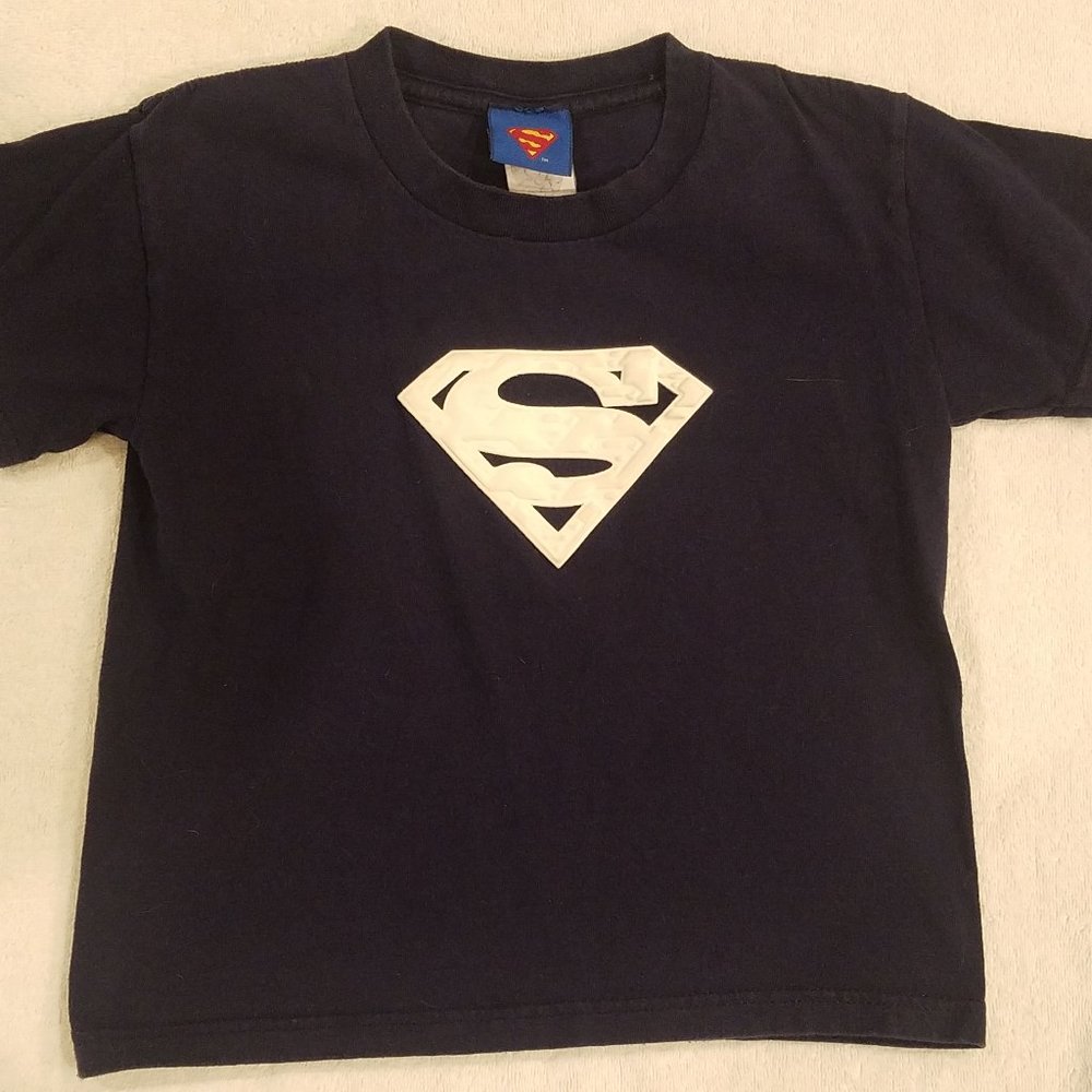 Superman Logo Glow in Dark T-Shirt - Boys Size 6/7